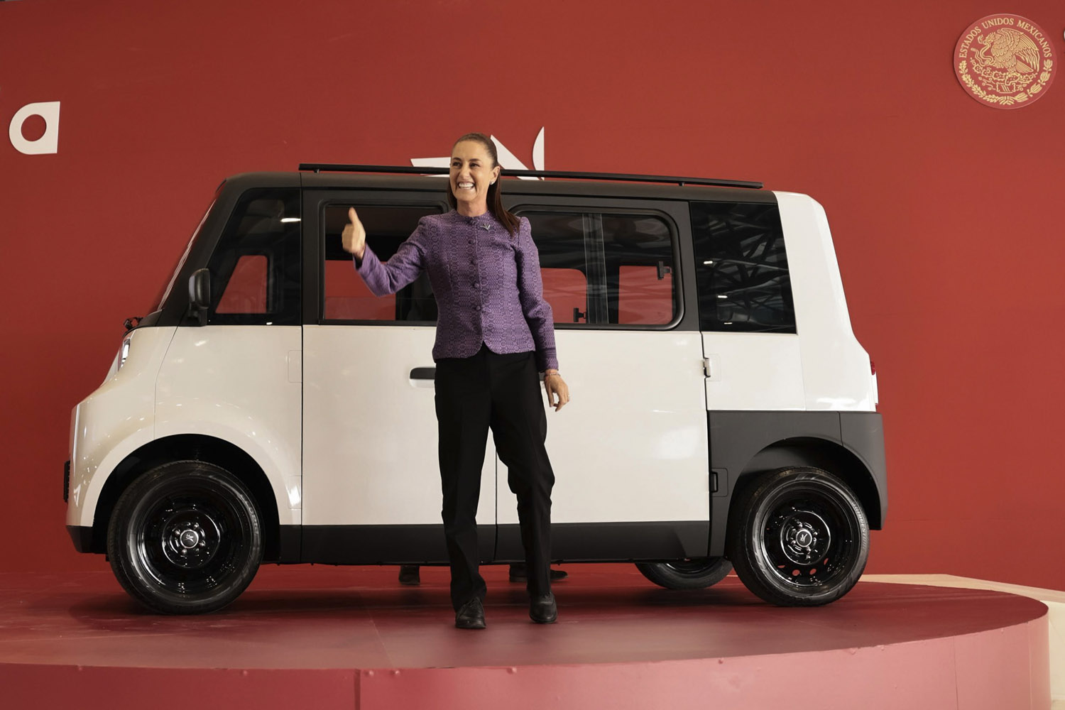 Claudia Sheinbaum encabezó la presentación de Olinia 1, el primer vehículo eléctrico mexicano dentro del Plan México.jpg